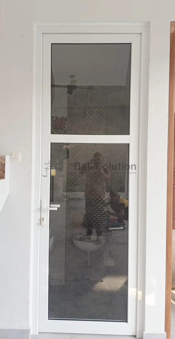 Pintu Swing UPVC (Kaca Mati Atas)