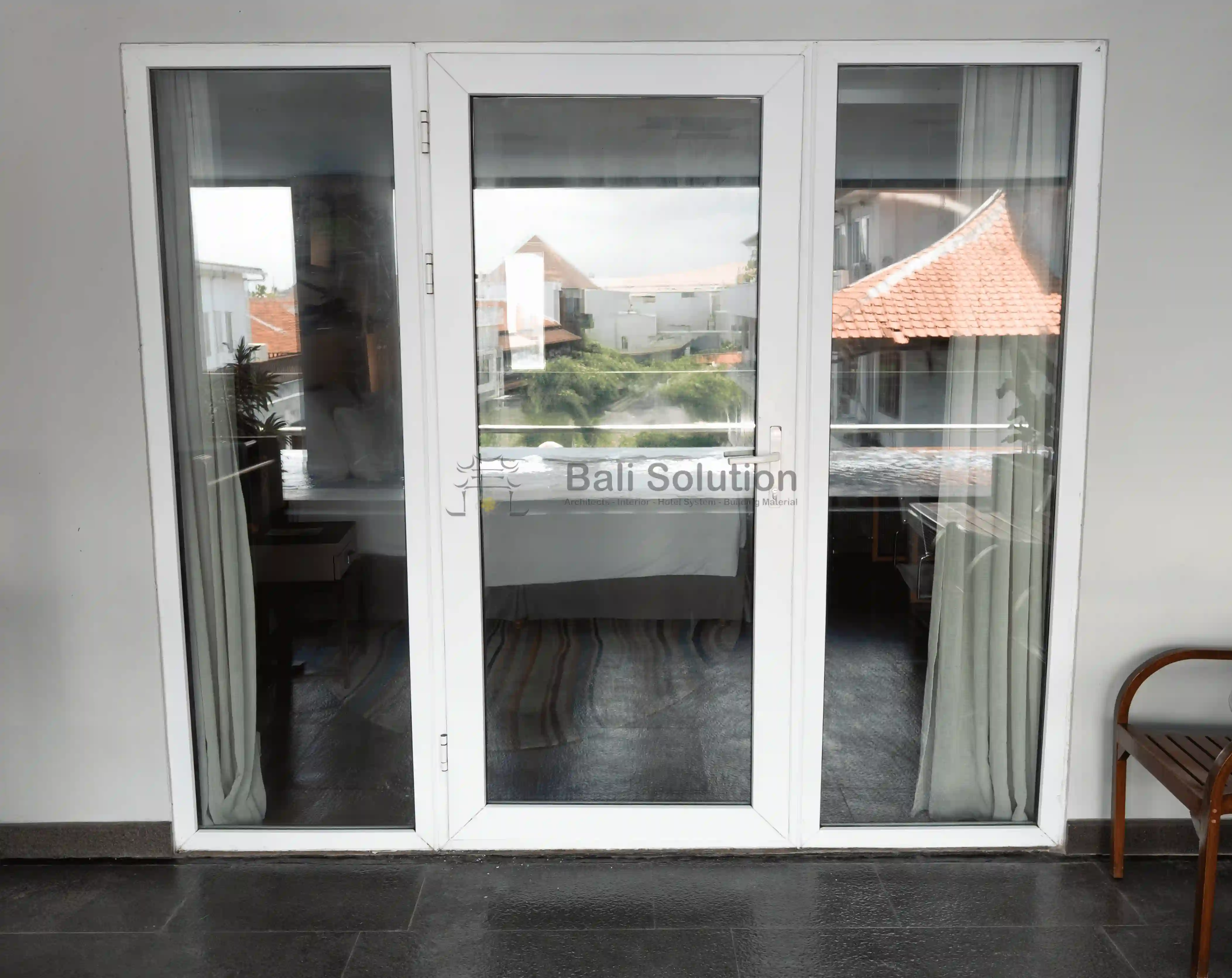 Pintu Swing UPVC Dengan Kaca