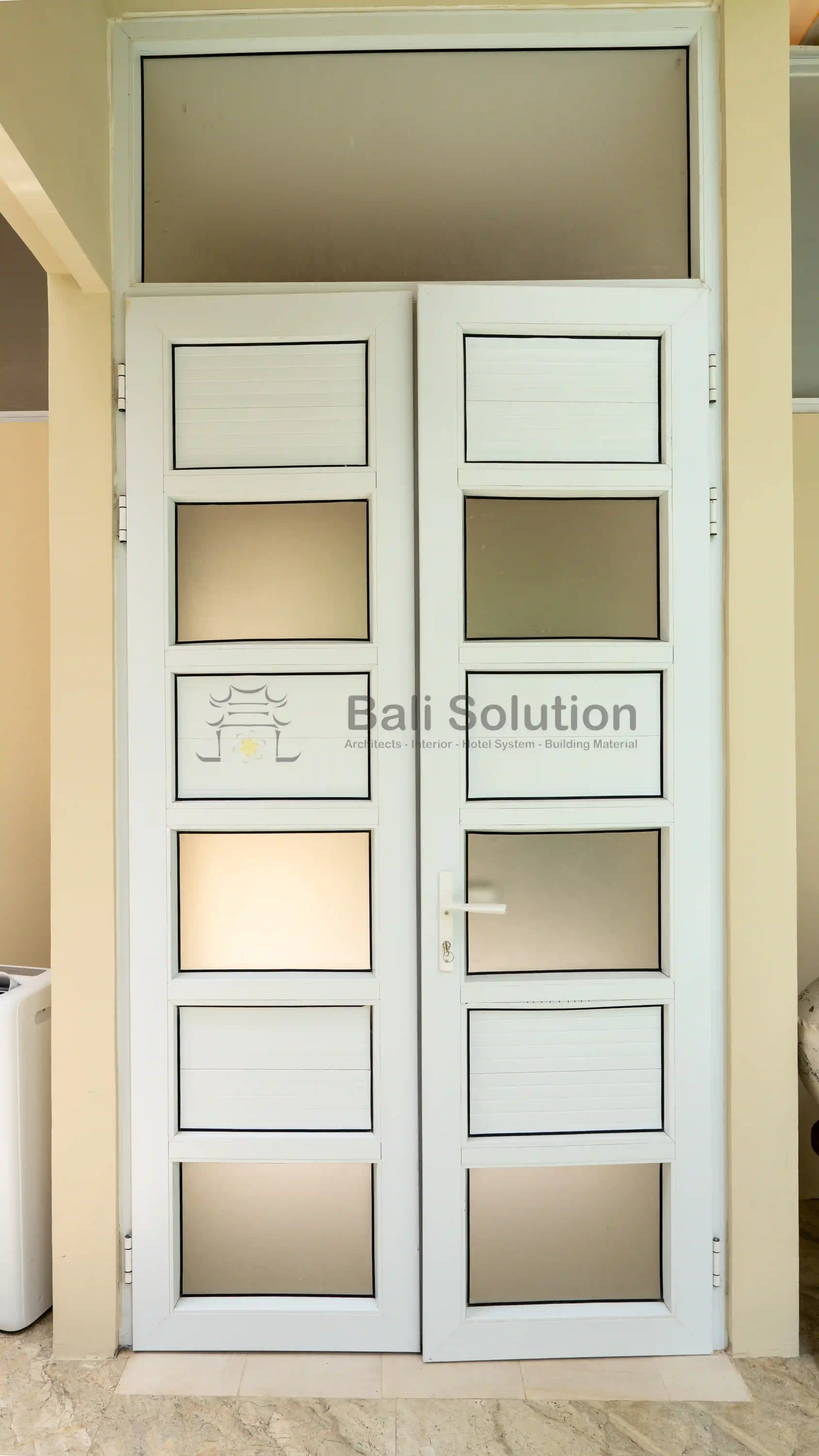 Pintu Swing UPVC (Kaca Mati Atas)